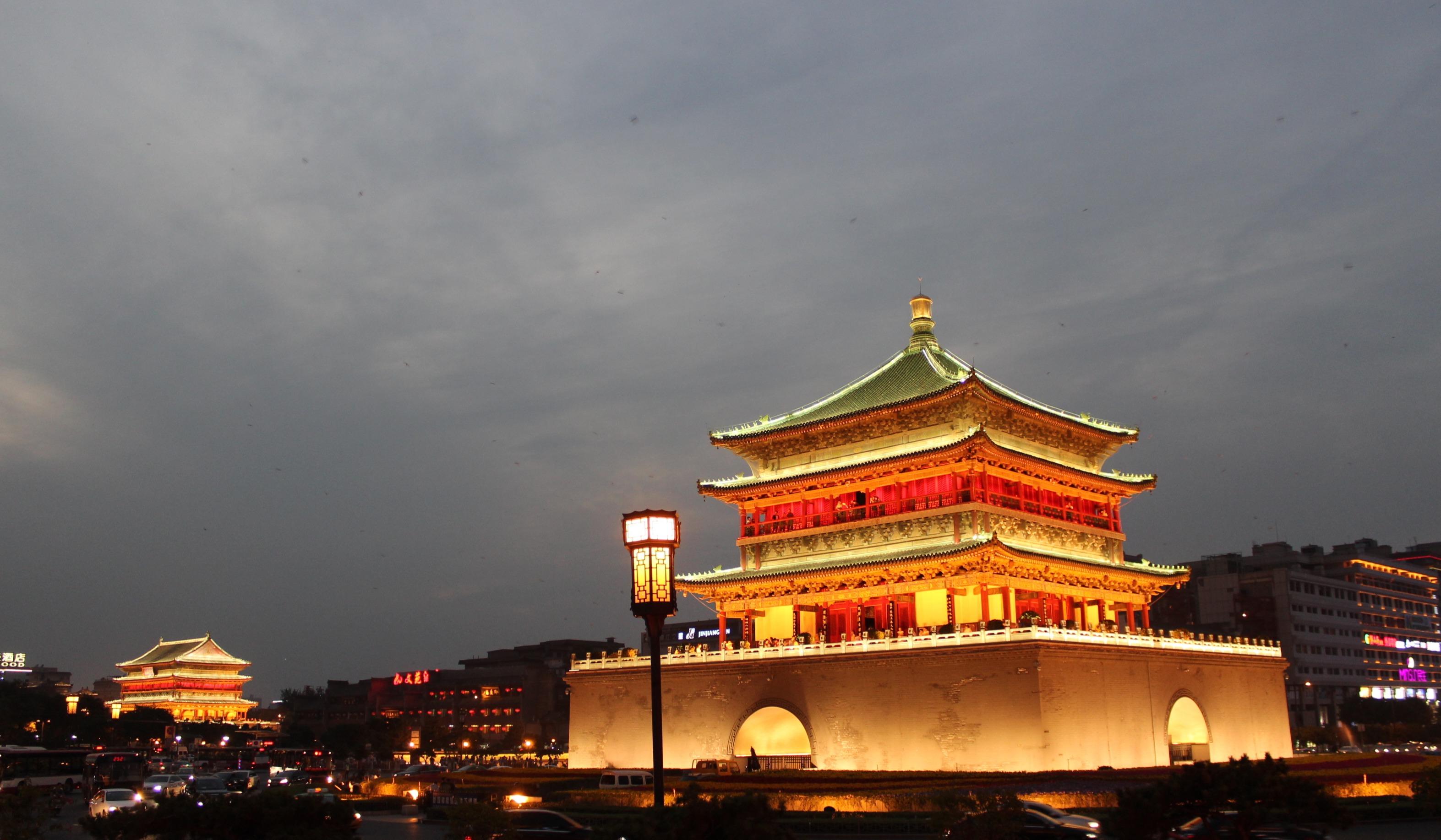 Bell_Tower_and_Drum_Tower,_Xian,_China_-_panoramio
