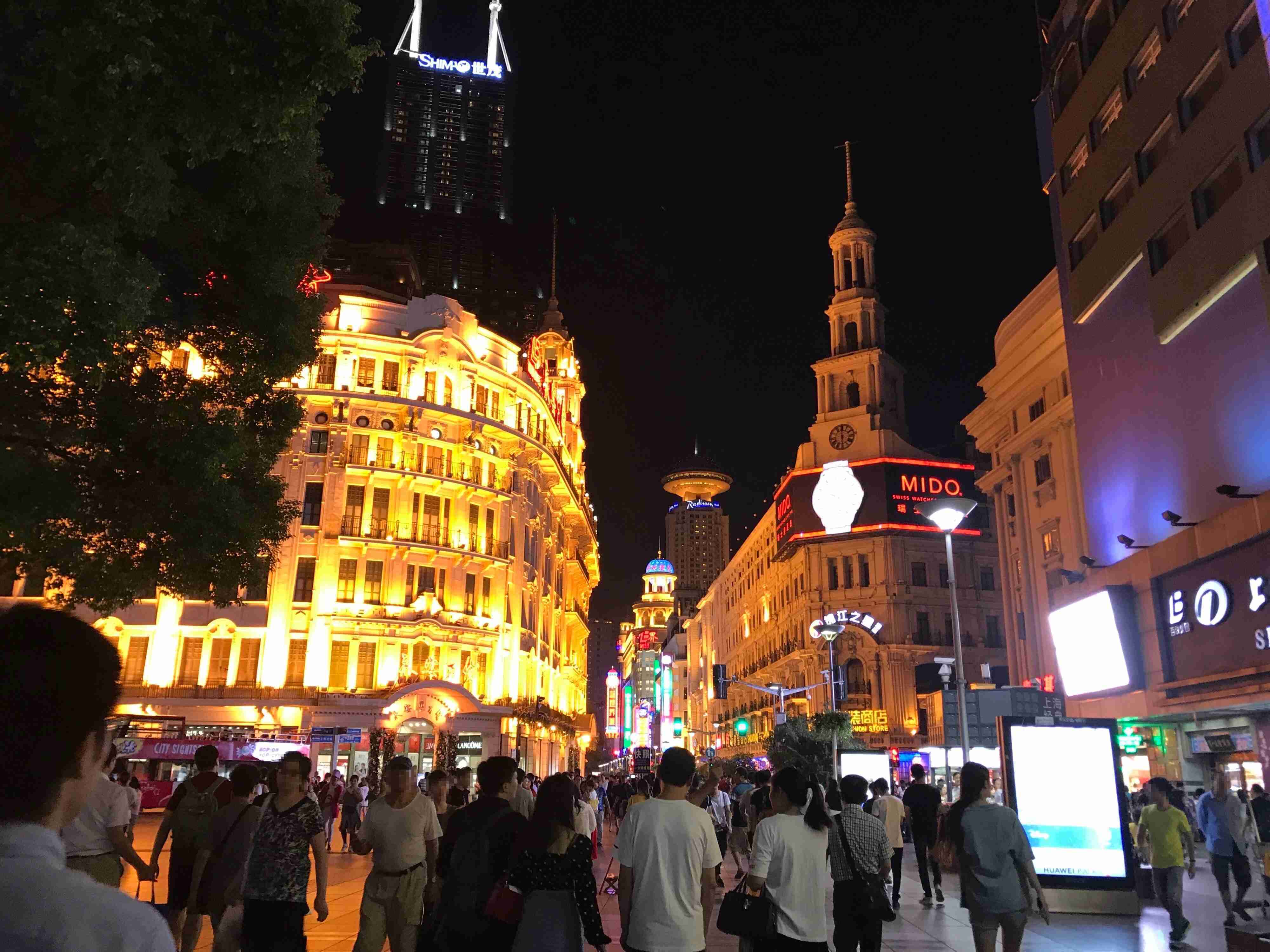 Nanjing_Road_Shopping_Street_at_night_20180924-1