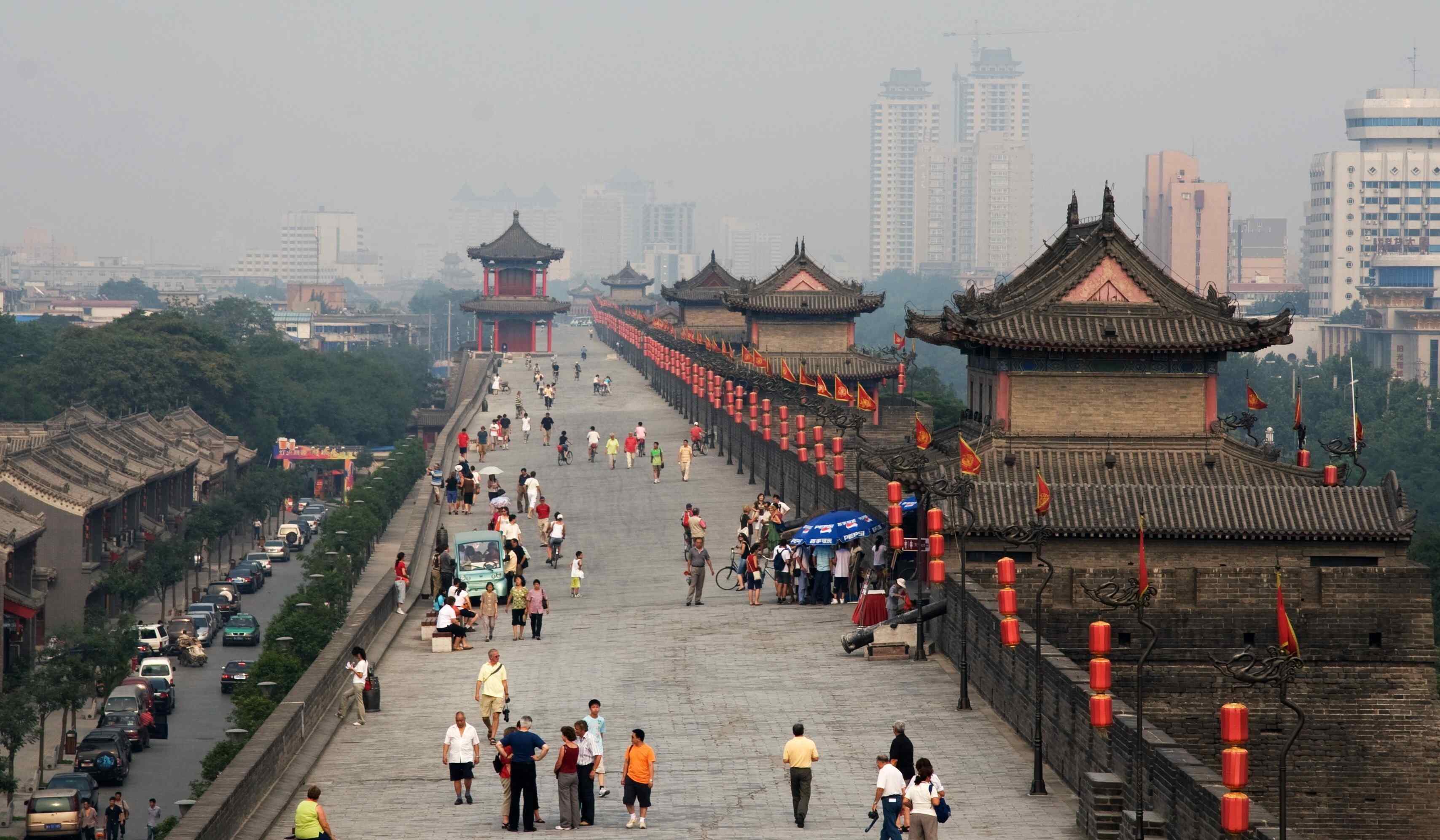 Xian_-_City_wall_-_014