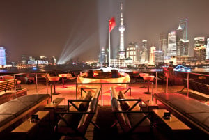 Bar Rouge mit Blick auf Shanghais Skyline
