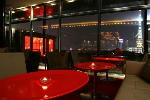 Bar Rouge in Shanghai mit Ausblick auf die Skyline
