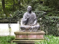 Buddha im Park der Pagode der sechs Harmonien