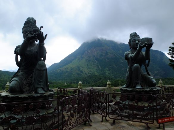 Am Great Buddha - Die Aussicht auf den häufig verhangenen Gipfel