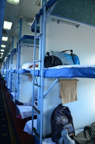 Ein typischer Zweite Klasse Schlafwagen in Chinas Zügen