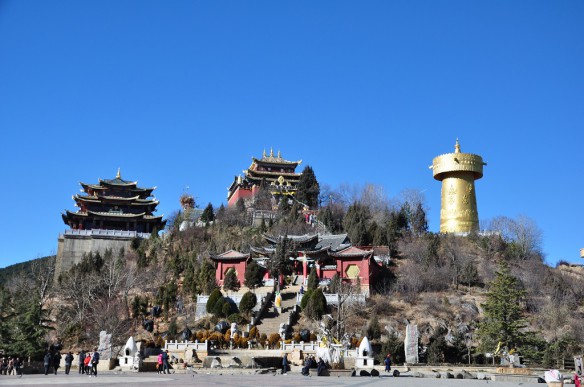 Tempelbauten und Gebetsmühle in der Altstadt von Shangri La