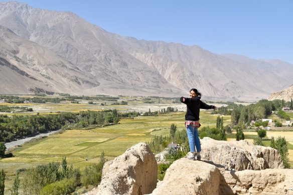 Auf der Ruinen der Khahkala Festung, auf der andere Seite des Tales ist bereits Afghanistan © Waltraud Grunow