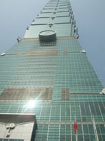 Die Glasfassade des Taipei 101 ist der Struktur der Bambuspflanze nachempfunden