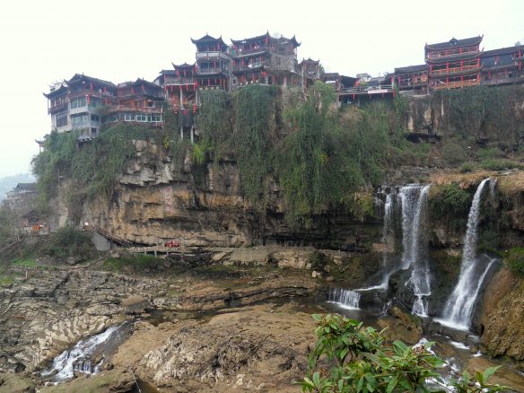Die Stadt Furongzhen auf der Klippe