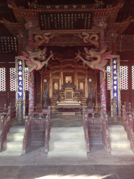 Der Kaiserthron innerhalb der Dazheng-Halle