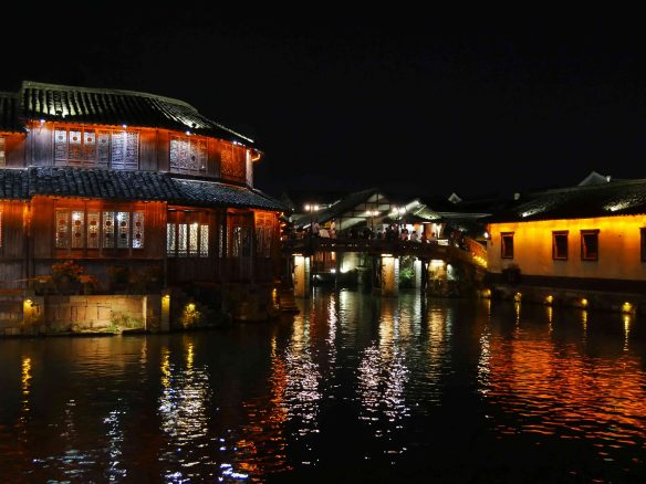 Die beleuchtete Altstadt von Wuzhen
