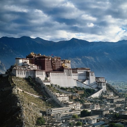Tibets größtes Bauwerk: Der Potala Palast in Lhasa.