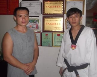 Taekwondo Trainer aus Xiamen in ihrer Taekwondo Schule