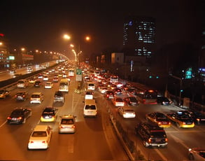Unzählige Autos sind täglich in Chinas Metropolen unterwegs